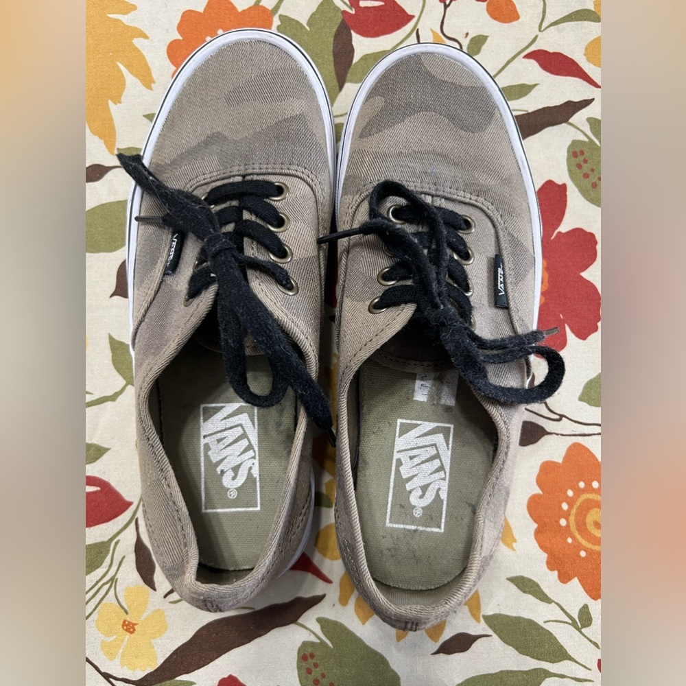 Vans Off the wall Skate Shoes Camo Lace Up Size Women's 7.5 Mens 6 Unisex.